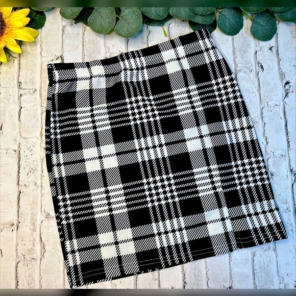 SHEIN Other - SHEIN Girls Black & White Plaid Mini Skirt 11Y 12Y